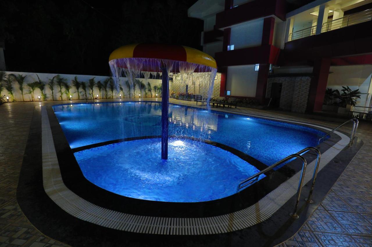 Imperial Grande Resort Lonavala Extérieur photo