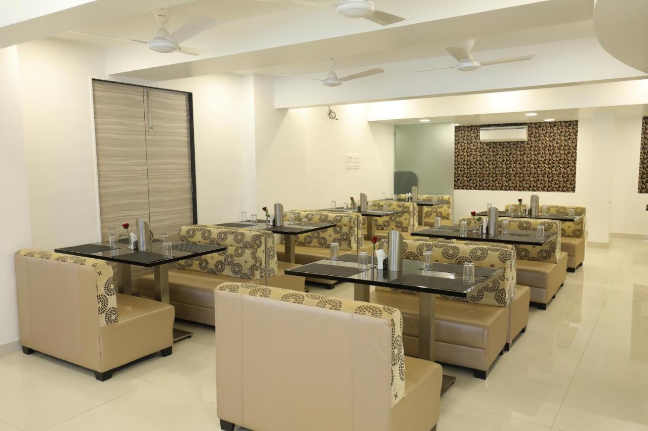 Imperial Grande Resort Lonavala Extérieur photo