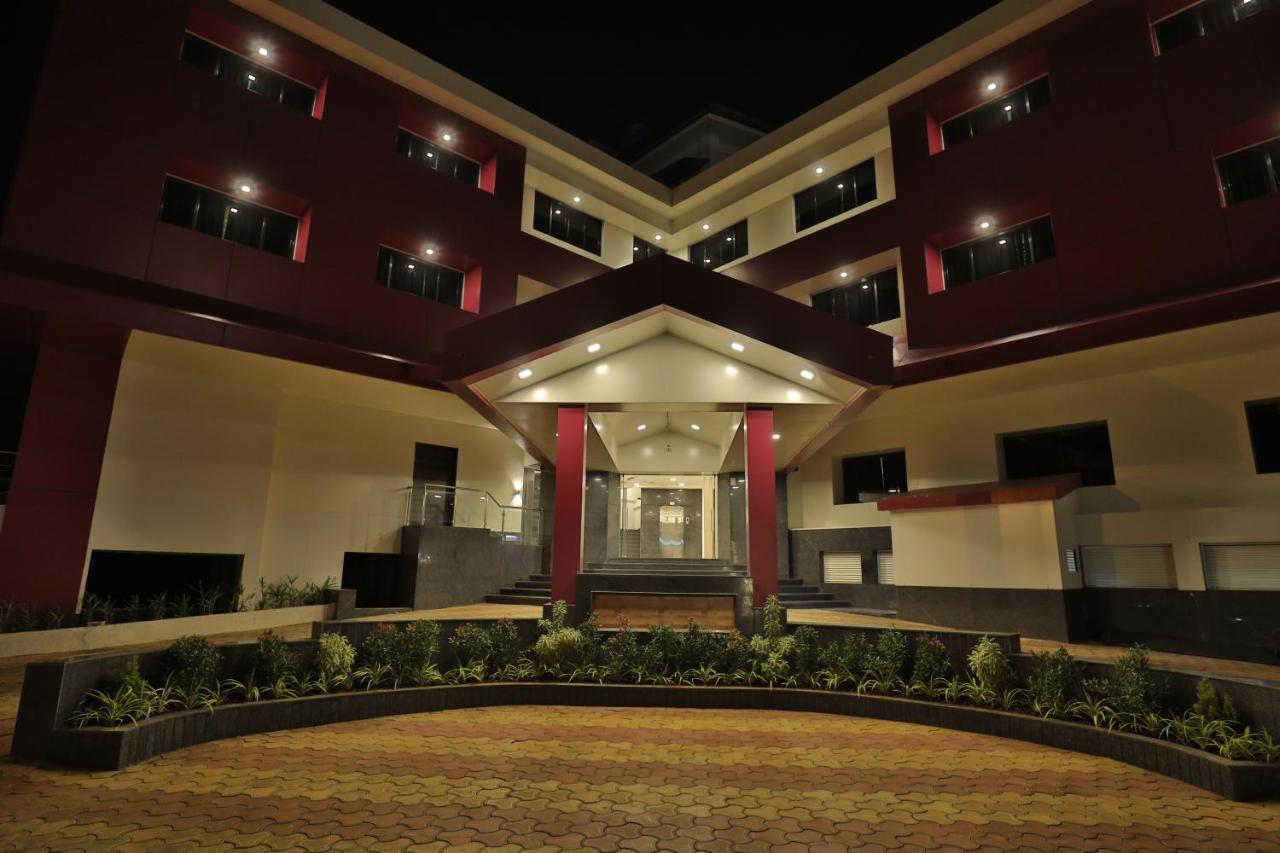 Imperial Grande Resort Lonavala Extérieur photo