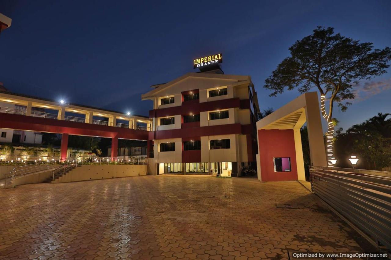 Imperial Grande Resort Lonavala Extérieur photo