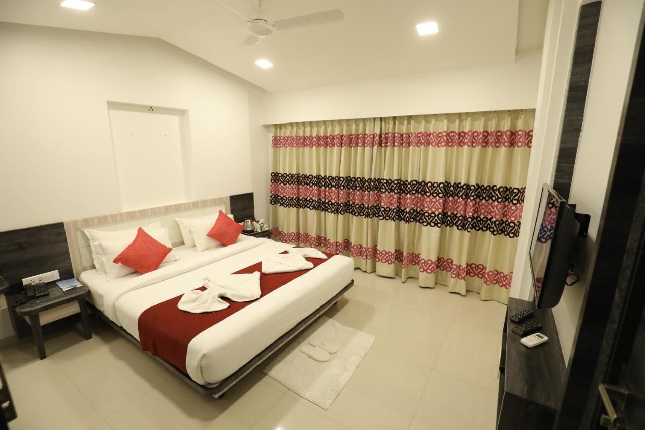 Imperial Grande Resort Lonavala Extérieur photo