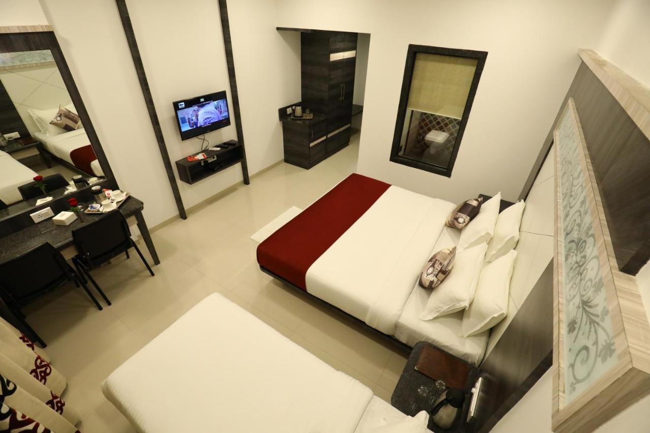 Imperial Grande Resort Lonavala Extérieur photo