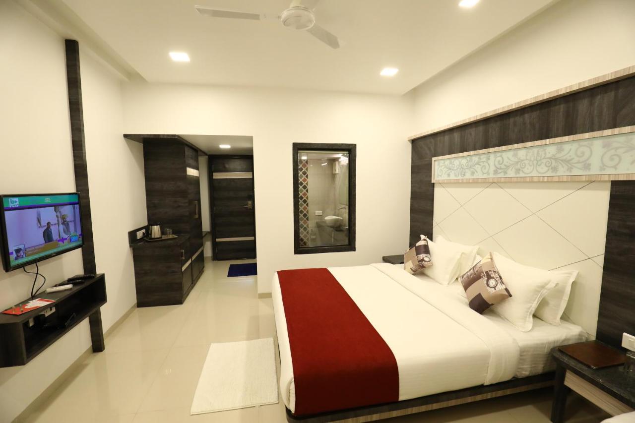 Imperial Grande Resort Lonavala Extérieur photo