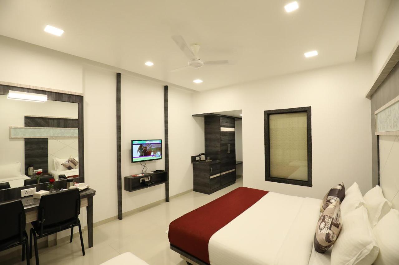 Imperial Grande Resort Lonavala Extérieur photo