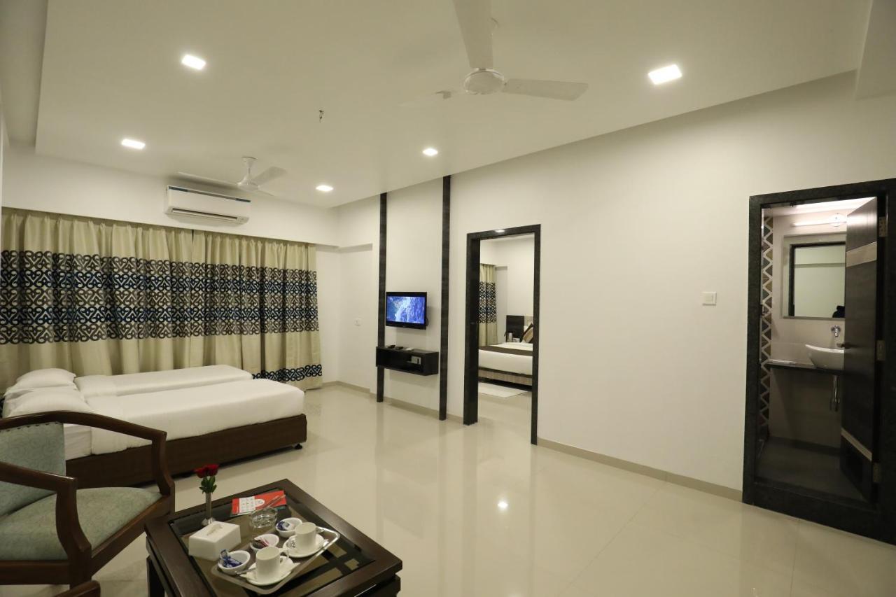 Imperial Grande Resort Lonavala Extérieur photo