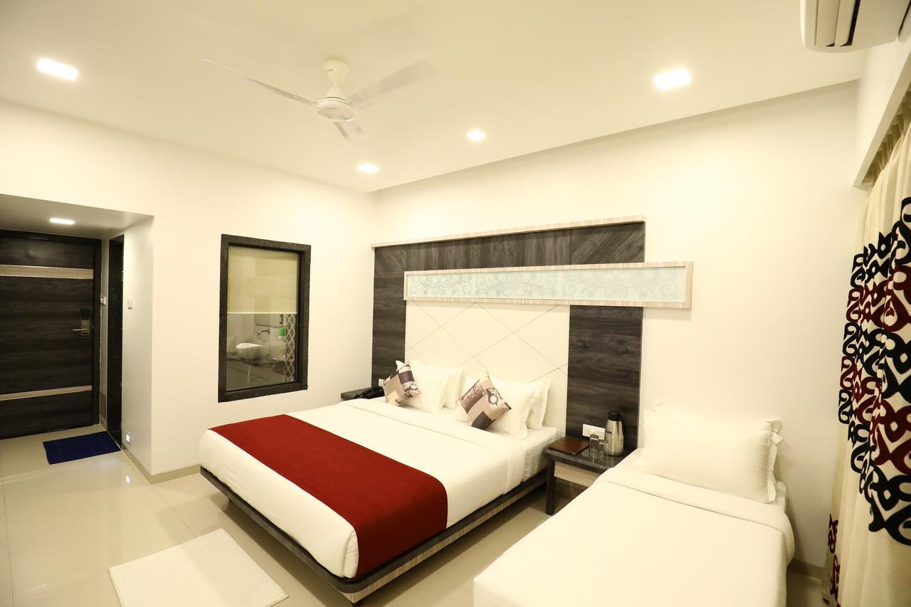 Imperial Grande Resort Lonavala Extérieur photo