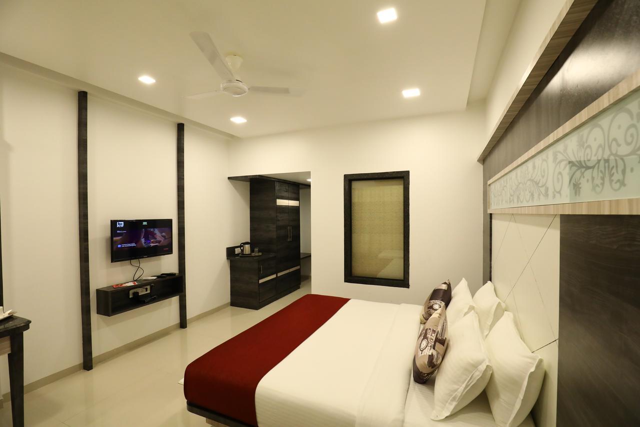 Imperial Grande Resort Lonavala Extérieur photo