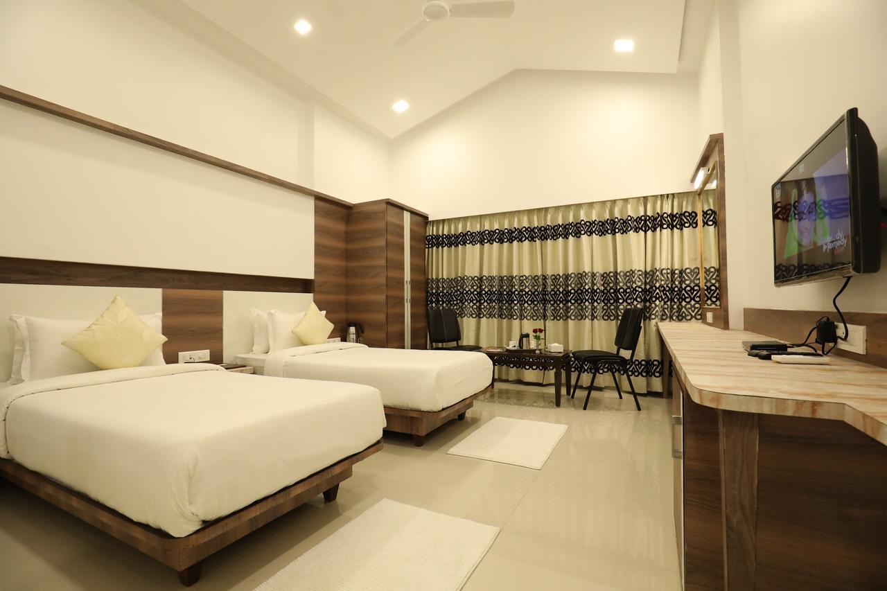 Imperial Grande Resort Lonavala Extérieur photo
