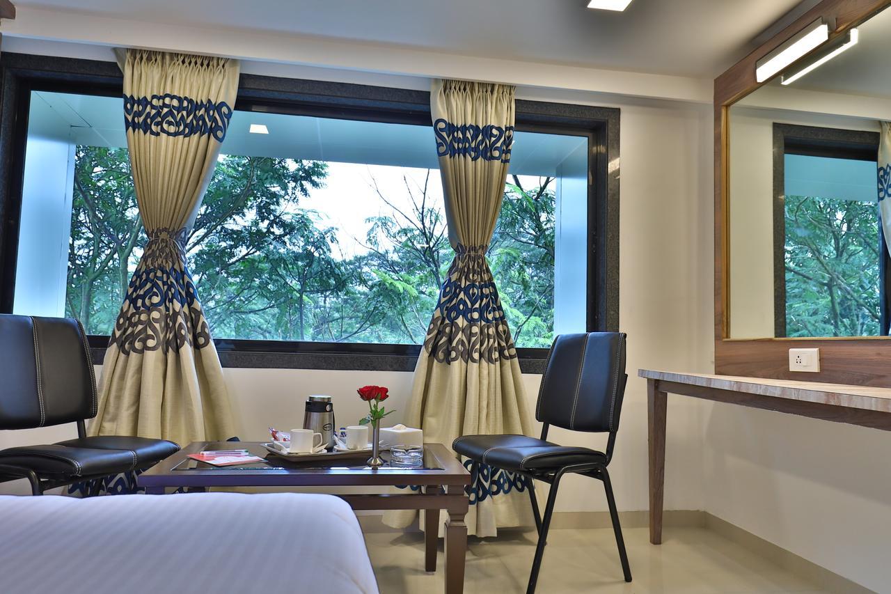Imperial Grande Resort Lonavala Extérieur photo